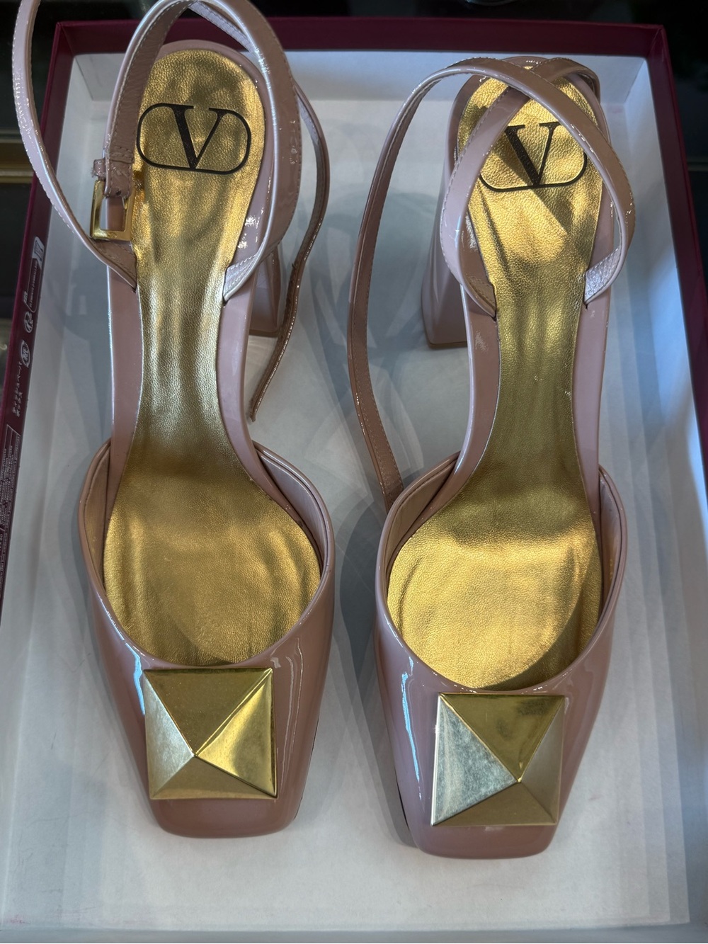 Valentino Garavani One Stud Nude Patent Slingback Pumps โ Size 37.5